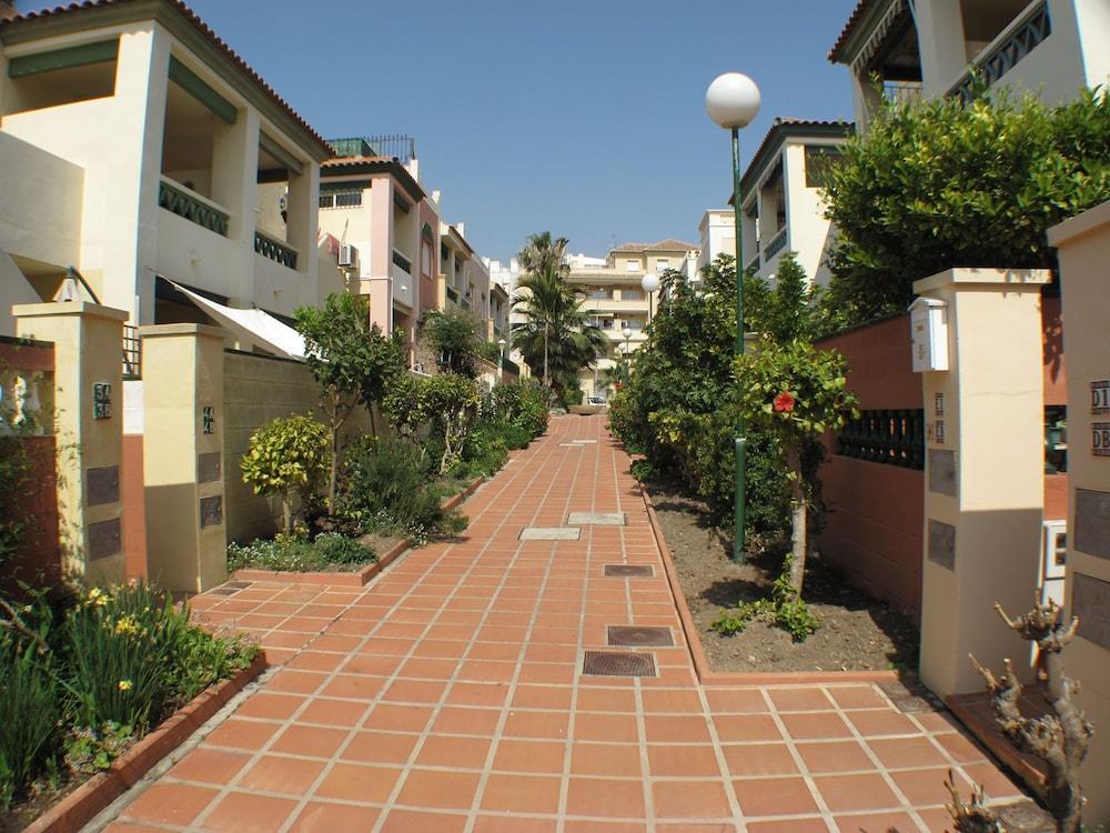 Apartamentos Nerja Medina Canovas Exterior foto